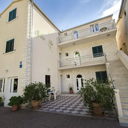 And Niko Apartment *