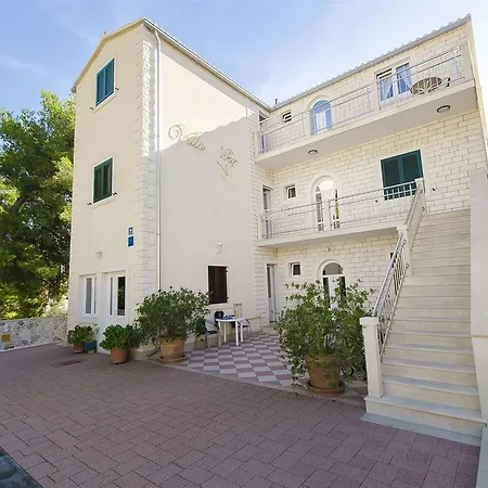 Apartment And Niko